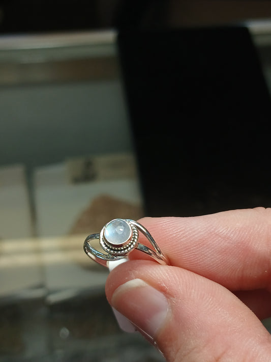 .925 Sterling Silver "Rainbow Moonstone" Ring - Silver Flash-