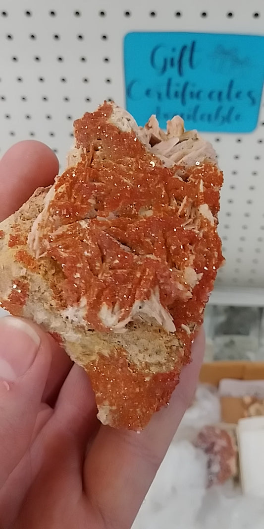 Vanadinite on Barite