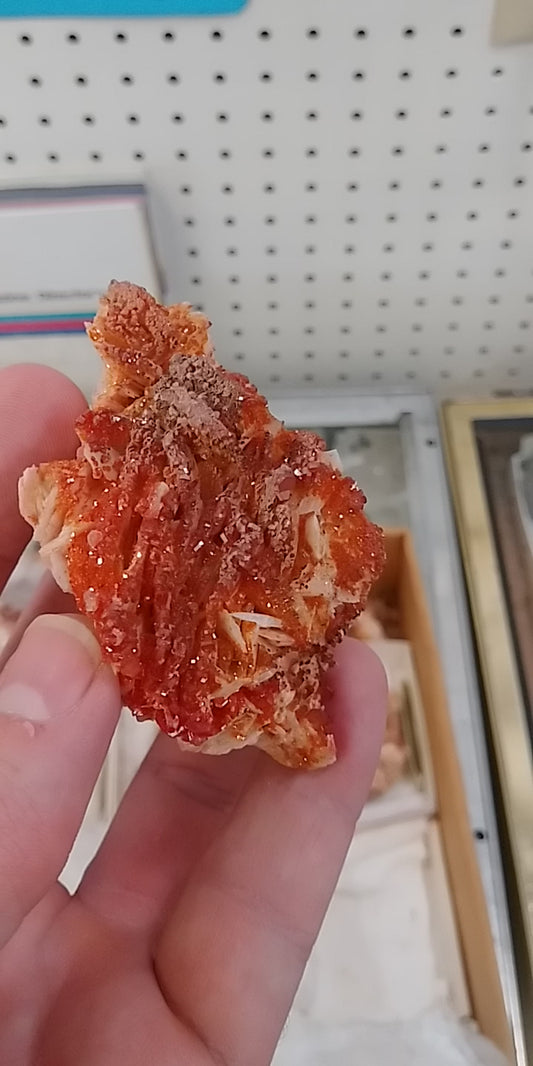 Vanadinite on Barite