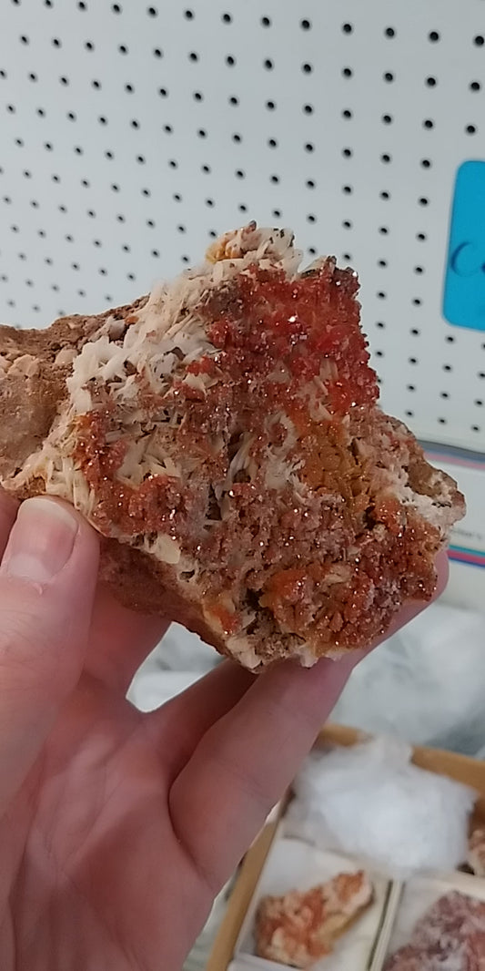 Vanadinite on Barite